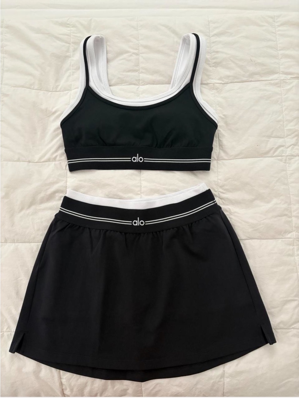 Alo yoga set batter together bra and skirt size small both BNWT